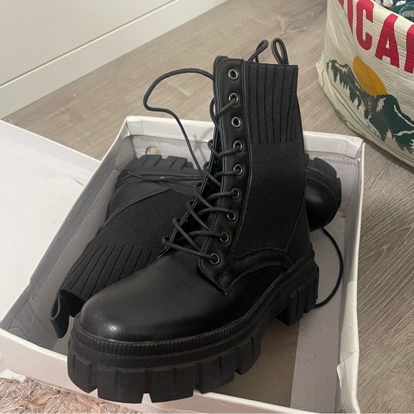 PrettyLittleThing Boots🖤 - Picture 6 of 7